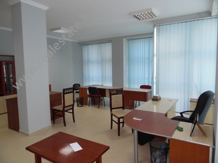 Dyqan per shitje te zona e Brrylit, ne Tirane