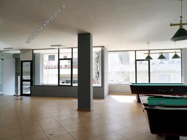 Dyqan me qera ne rrugen Ferit Xhajko ne Tirane (TRR-319-42L)