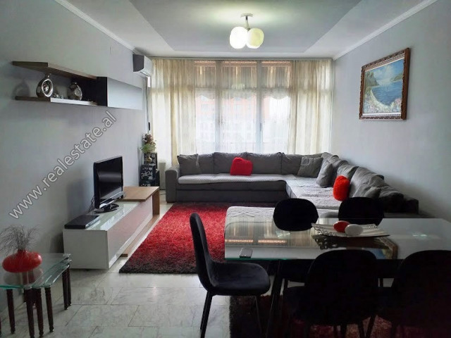 Apartament 2+1 per shitje ne zonen e Laprakes ne Tirane