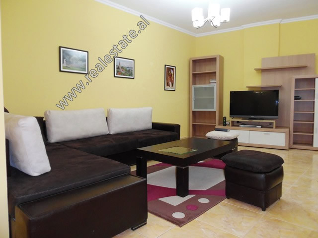 Apartament 2+1 me qera prane Liqenit te Thate ne Tirane (TRR-519-45L)