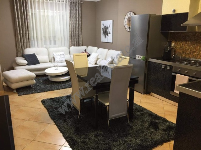 Apartament 2+1 me qera prane rezidences Kodra e Diellit ne Tirane