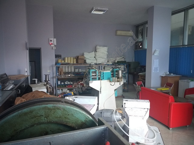 Dyqan per shitje ne rrugen Dritan Hoxha ne Tirane