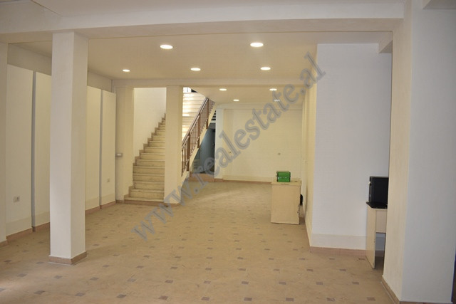 Ambient zyre me qira prane rruges Sami Frasheri ne Tirane