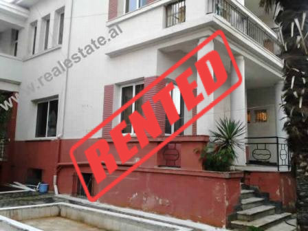 Vile 3-kateshe me qera ne rrugen e Barrikadave ne Tirane (TRR-913-14)
