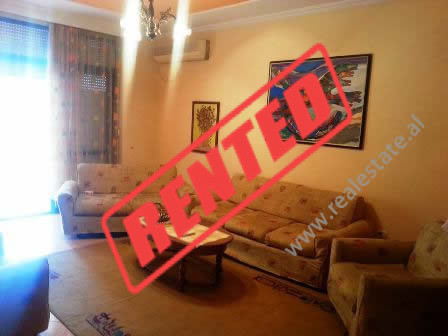 Apartament 2 + 1 me qera ne Bulevardin Zogu I ne Tirane (TRR-1214-11b)