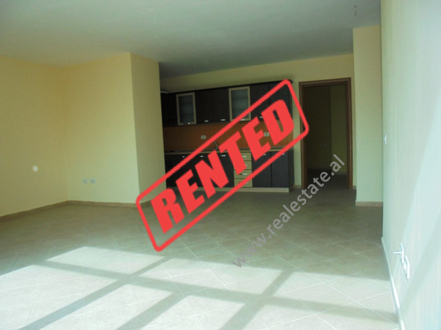 Apartament 3+1 me qera afer me Stacionin e Trenit ne Tirane , (TRR-815-46a)
