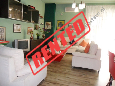 Apartament 2 + 1 me qera prane Pazarit te Ri ne Tirane (TRR-915-71b)