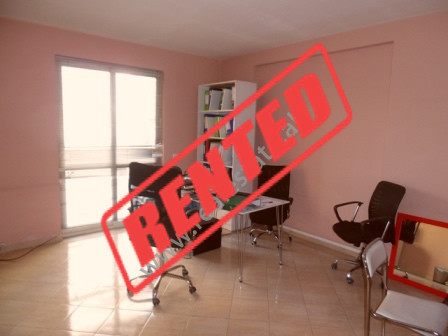 Ambjent per zyre afer rruges Siri Kodra ne Tirane (TRR-1215-28K)