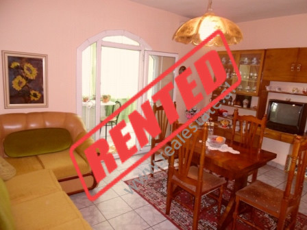 Apartament 3+1 me qera shume prane rruges se Dibres ne Tirane (TRR-416-45K)