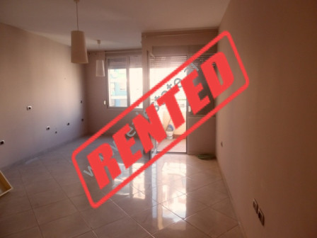 Apartament 2+1 me qera per zyre ne rrugen e Dibres ne Tirane (TRR-816-22K)