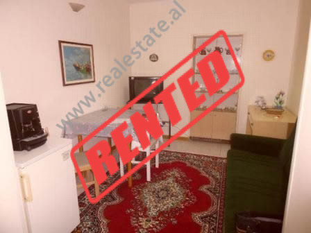 Apartament 2+1 me qera afer Liceut ne Tirane (TRR-916-37L)