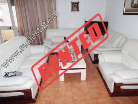 Apartament 3+1 me qera prane rruges se Elbasanit ne Tirane (TRR-118-12L)