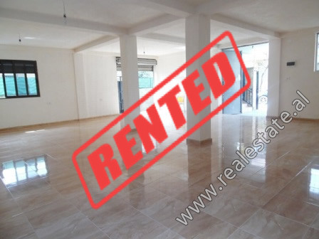 Zyre me qera prane Shkolles Vasil Shanto ne Tirane (TRR-318-37L)