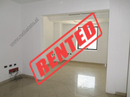 Office for rent in e business center close to the Pyramid in Tirana (TRR-618-1L)
