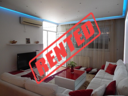 Apartament 2+1 me qera ne zonen e Komunes se Parisit ne Tirane (TRR-718-67E)