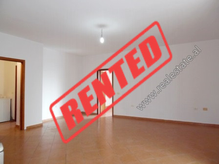 Zyre me qera ne Bulevardin Zogu I ne Tirane (TRR-1018-20L)