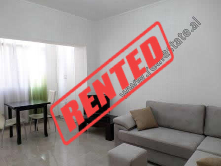 Apartament 1+1 me qera ne zonen e Pazarit te Ri ne Tirane (TRR-1018-69E)