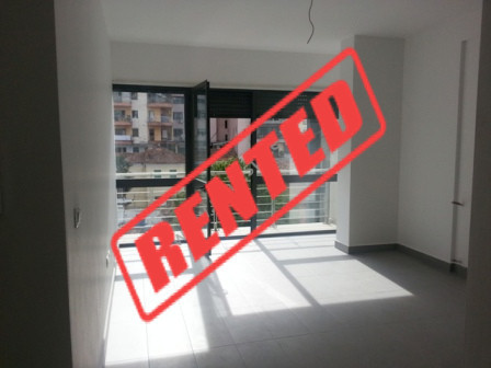 Apartament per zyra me qera ne zonen e Selvise ne Tirane, (TRR-1118-42d)