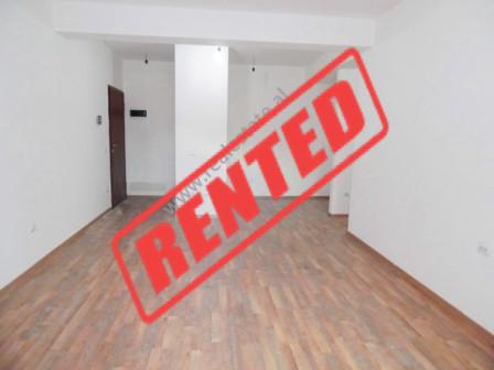 Apartament per zyra me qera prane rruges Myslym Shyri ne Tirane, (TRR-1118-51d)