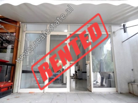Dyqan me qera prane Shkolles se Baletit ne Tirane (TRR-1218-11L)