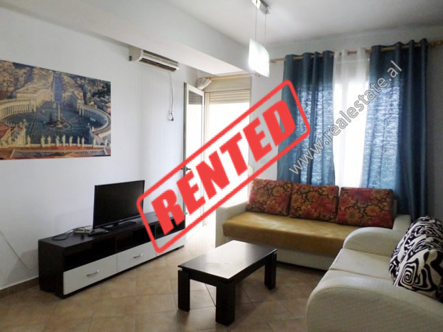 Apartament 2+1 me qera prane zones se ish Stacionit te Trenit ne Tirane (TRR-818-28E)
