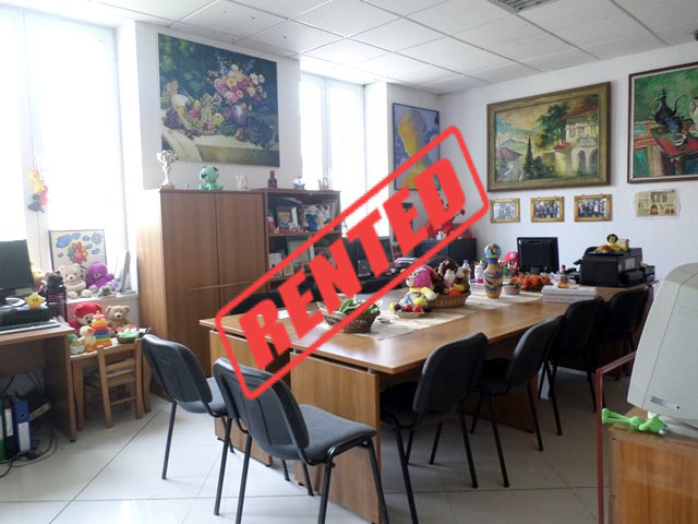 Office for rent in Kombinati area in Tirana, Albania (TRR-619-3T)