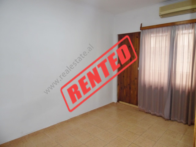 Apartament/Zyre me qera prane Pazarit te Ri ne Tirane