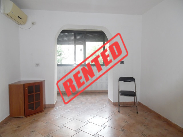 Apartament 2+1 me qera ne zonen e Myslym Shyrit ne Tirane (TRR-919-25T)