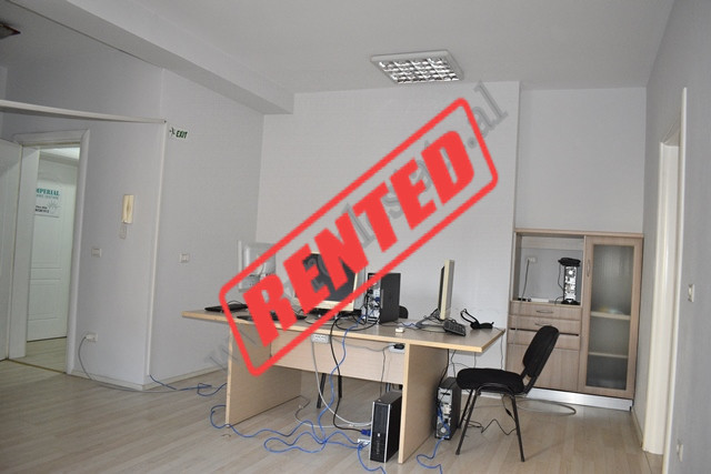 Zyre per qira ne zonen e Bllokut, Tirane