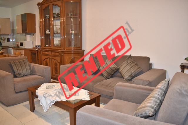 Apartament 2+1 me qira ne zonen e Komunes se Parisit ne Tirane