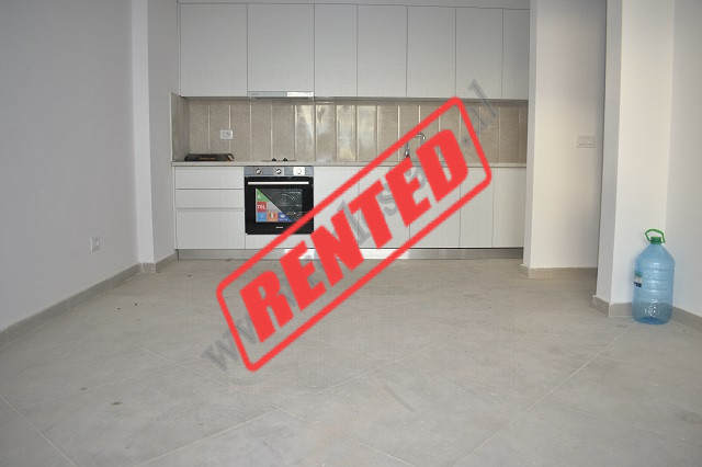 Apartament 1+1 me qira prane shkolles se Bashkuar, ne Tirane