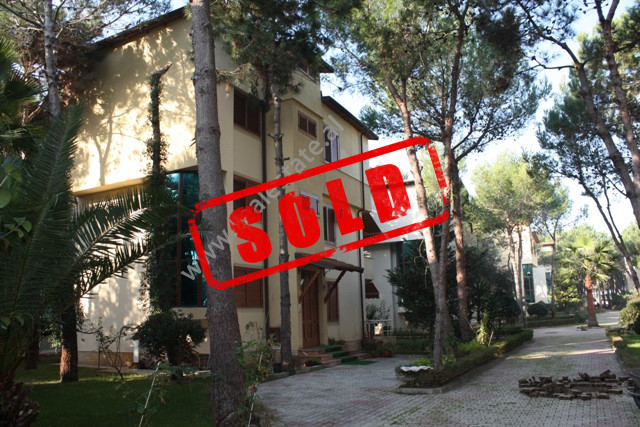 Three storey villa for sale in Golem Beach in Albania (GLS-414-1)