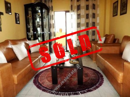 Apartament 3+1 per shitje prane rruges se Kavajes ne Tirane (TRS-418-12L)