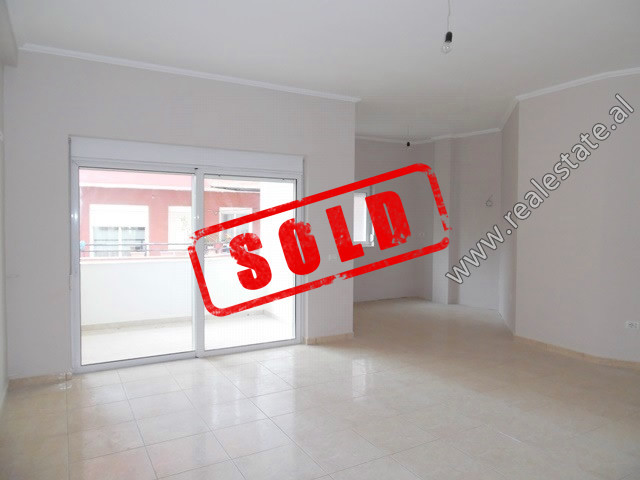 Apartament 2+1 per shitje prane Kopshtit Zoologjik ne Tirane