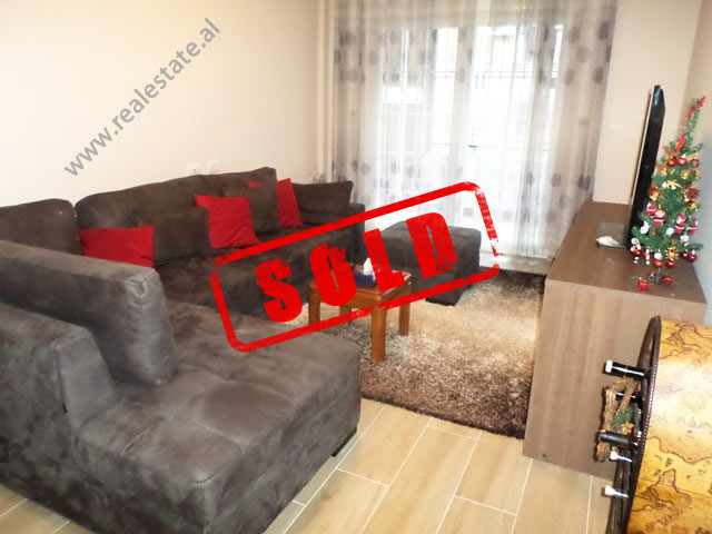 Apartament 1+1 per shitje prane zones se Bllokut ne Tirane (TRS-519-34L)