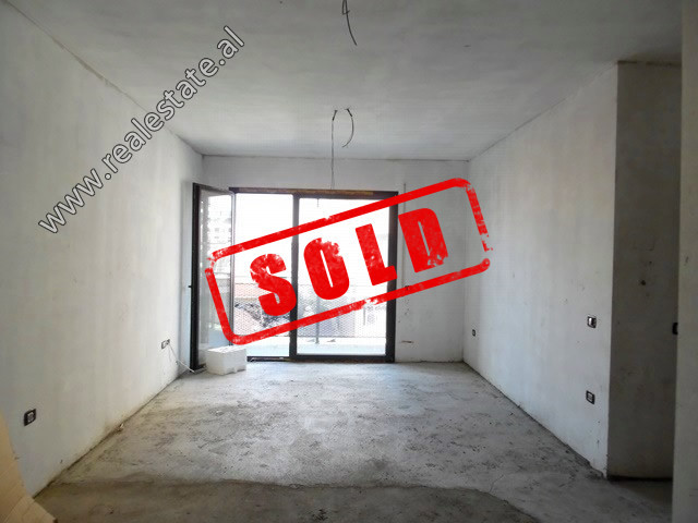 Apartament 3+1 per shitje perballe Stadiumit Dinamo ne Tirane (TRS-819-41L)
