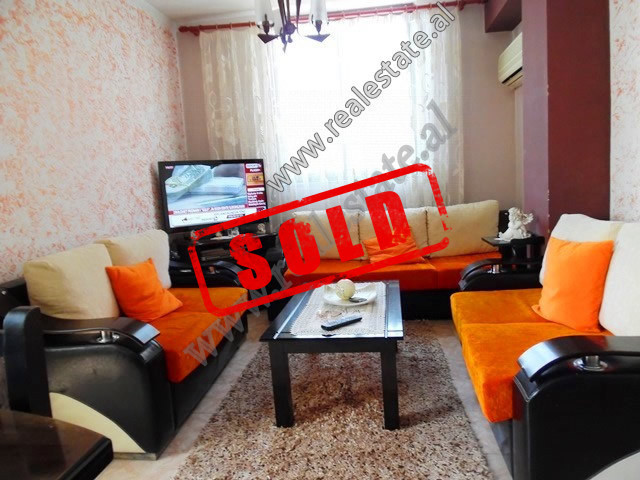 Apartament 1+1 per shitje prane rruges Kongresi i Manastirit ne Tirane (TRS-418-53L)