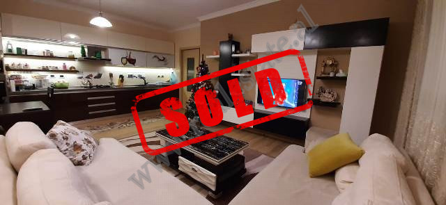Apartament 2+1 per shitje prane Liqenit te Thate ne Tirane.