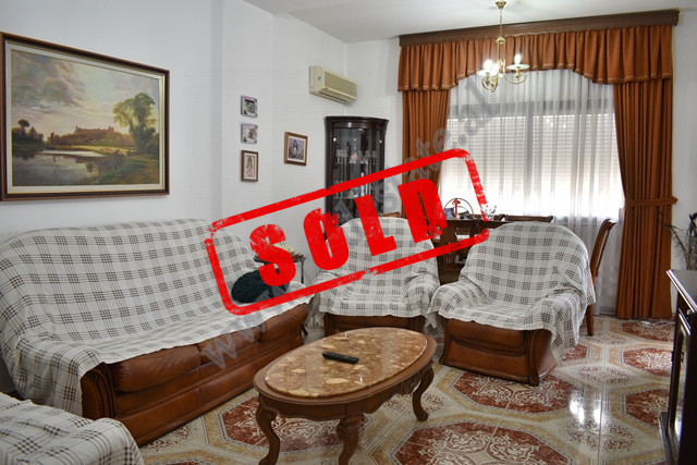 Apartament 2+1 per shitje ne zonen e Bllokut ne Tirane